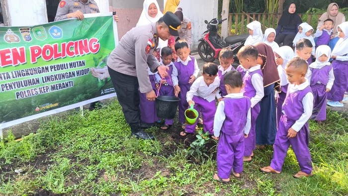 Polres Meranti Gelorakan Penanaman Pohon di Sekolah Mulai Dari TK sampai Sekolah Menengah Pertama  